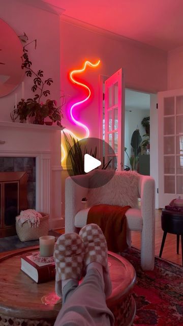 jordan | home + lots of plants on Instagram: "slowly adding different cozy lighting options all over the house so that we don’t ever have to use the big light💡
 
 
rope light is linked in my bio & stories 🫶🏼
 
#ambientlighting #neonlights #lightingideas #livingroomstyle #cozyhomes" Govee Neon Rope Idea, Neon Rope Light Ideas, Cozy Lighting, Lots Of Plants, Big Light, Lighting Options, Rope Light, Stylish Living Room, Living Room Style