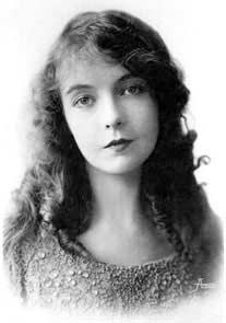 Outrage as University Strips Name of Lillian Gish from Campus Theater Dorothy Gish, Stars D'hollywood, Lillian Gish, Lana Turner, Gina Lollobrigida, Portrait Vintage, Louise Brooks, Silent Film Stars, Rita Hayworth