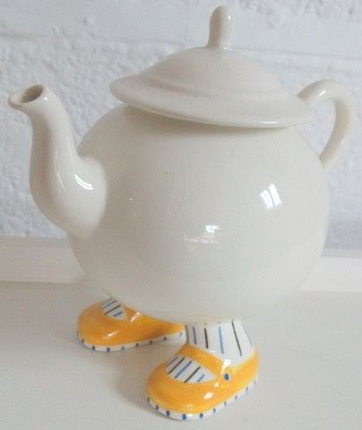 Funky Pottery, Double Portrait, Cute Teapot, Novelty Teapots, Teapots Unique, Carlton Ware, Blue Porcelain, Mad Tea Party, Teapots And Cups