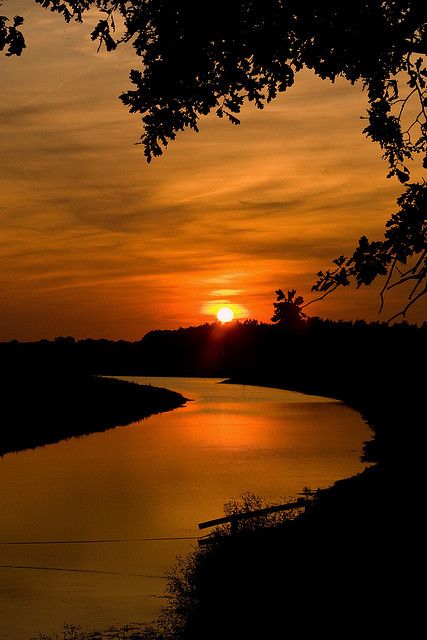 The river flows.... River Pics, River Flow, Flowing River, River Flowing, Sky Pictures, Landscape Photography Nature, Airbrush Art, Amazing Sunsets, Autumn Scenery