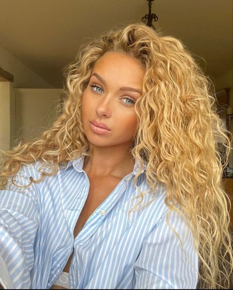 Mixed Girl Blonde Hair, Girl Blonde Hair, Jenner Hair, Mixed Girl, Curly Blonde Hair, Blonde Hair Green Eyes, Hair Green Eyes, Curly Hair Photos, Blonde Curly Hair