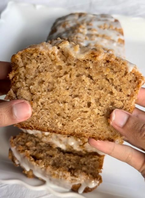 Dessert Loaf, Apple Bread Recipe, Cinnamon Glaze, Apple Cinnamon Bread, Cinnamon Crumble, Apple Recipes Easy, Apple Bread, Bread Recipes Sweet, Crumb Topping