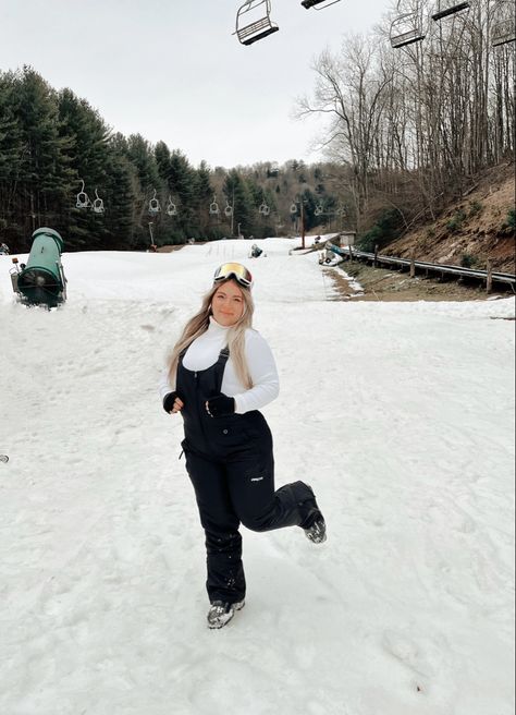 Cute Snow Pants Outfit, Snow Overalls Outfit, Snow Shoes Outfit, Snowmobiling Outfit, Snow Tubing Outfit, Cute Snow Outfits For Women, Snow Pants Outfit, Tubing Outfits, Snow Hiking Outfit