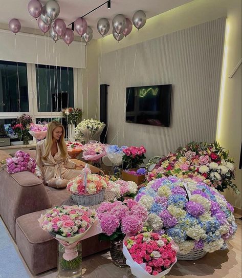 House Filled With Flowers, Room Of Flowers, Room Full Of Flowers, Aesthetic Boots, Summer Date Night Outfit, Luxury Birthday Gifts, Pink Flower Bouquet, Spring Night, Y2k Beach