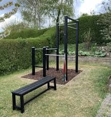 Calisthenics Backyard Gym, Outside Gym Ideas Backyards, Outdoor Gym Ideas Backyards, Outdoor Gym Ideas, Garden Gym Ideas, Gym Outside, Outdoor Pull Up Bar, Patio Gym, Outdoor Home Gym