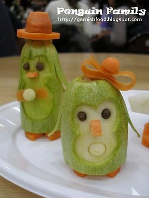 Fruit Carving Arrangements and Food Garnishes: Penguin Family. Fruit and Vegetable Carving Demo at Christmas Crafts Exhibition. Vegetable Garnishes, Watermelon Boat, Kids Veggies, Food Garnish, Veggie Art, Vegetable Decoration, Fruit Crafts, Penguin Family, Decorações Com Comidas