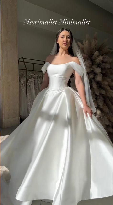 BridalShop Classy Wedding Dress, Pretty Wedding Dresses, Fancy Wedding Dresses, Fancy Wedding, White Wedding Dress, Dream Wedding Ideas Dresses, Wedding Dresses Satin, Classy Wedding, Satin Wedding