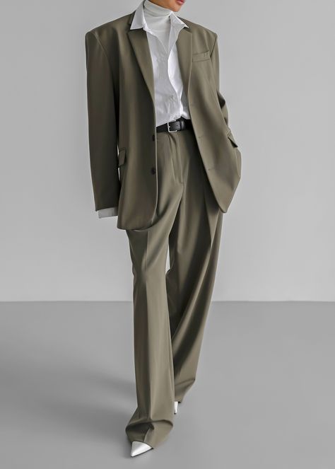 Tansy Pleated Trousers - Olive – The Frankie Shop Olive Blazer, Estilo Tomboy, The Frankie Shop, Suiting Fabric, Frankie Shop, Blazer Beige, Woman Suit Fashion, Pleated Trousers, Prom Outfits