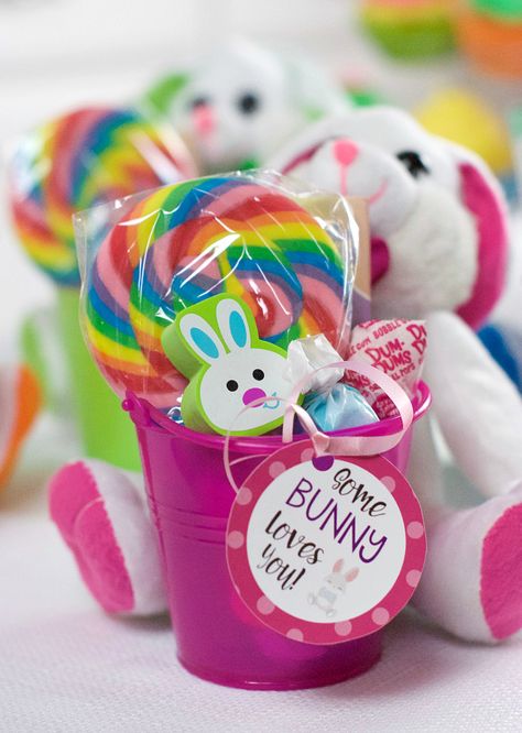 Easter Bunny Gift Idea School Easter Party, Referral Ideas, Easter Hampers, Teaching Gifts, Easter Buffet, Easter Party Favors, Class Treats, Crafts Spring, Easter Treat Bags