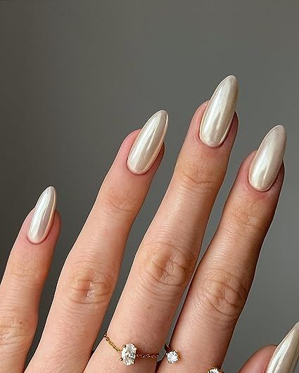 chrome 
nails 
glossy 
inspiration 
inspo 
press on 
fake nails Ongles Beiges, Manicured Nails, Manikur Kuku, Milky Nails, Golden Nails, Broken Nails, Beige Nails, Casual Nails, Pearl Nails