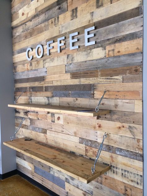 Diy Pallet Wall Art, Pallet Accent Wall, Wooden Pallet Wall, Pallet Projects Wall, Rustic Diy Projects, Diy Pallet Wall, Diy Wood Wall, Wood Plank Walls, Pallet Wall Art