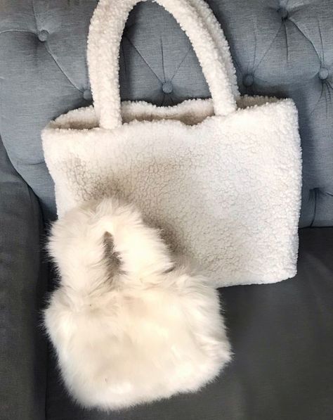 H M Bags, Cute Handbags Aesthetic, Fluffy Bag Aesthetic, Fluffy Bag Outfit, Fluffy Handbag, Fuzzy Purse, Fluffy Bags, Fluffy Tote Bag, Fluffy Purse