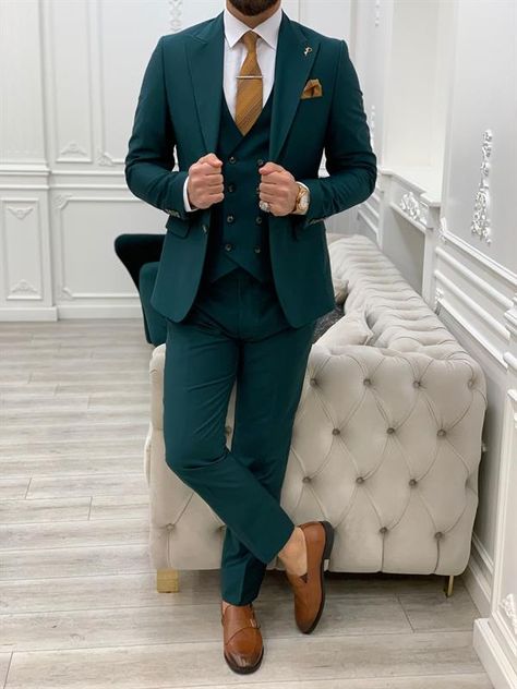 Brand: PAREZProduct Content: Jacket + vest + pants Cut: Slim Fit italian SuıtDrop: 6-DropSlit Detail: Double slitMateriel: %65 Polyester %35 ViscoseWashing Type: Dry clean only           SIZE CHART US 34 LBS 110-132 US 36 LBS 132-154 US 38 LBS 154-165 US 40 LBS 165-176 US 42 LBS 176-187 US 44  LBS 187-198 US 46 LBS 198-209 Emerald And Gold Tuxedo, Emerald Suits For Men, Green And Gold Suit Men, Green Wedding Guest Outfit Men, Fancy Suits For Men Classy, Hunter Green Suits For Men, Bottle Green Suit Men, Suit With Vest Men, Green Suit Combination