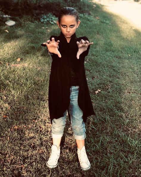 Stranger Things Punk Eleven Halloween Costume, Millie Bobby Brown, Cosplay, Season 2, Cute Eleven Stranger Things Black Outfit, Eleven Costume Halloween, Eleven Punk Outfit, Max And Eleven Halloween Costume, Eleven Stranger Things Halloween Costume, Eleven Season 2 Punk, Eleven Stranger Things Costume Diy, 11 Costume Stranger Things, Eleven Costume Ideas