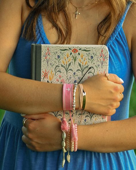 a golden hour senior shoot with miss @allison.crump + her Bible & bsf 🌅📸📖💌 • • • • Keywords: visual poetry, summer, pinterest, Indiana, couple photos, documentary style photography, Indiana photographer, vintage, storytelling photography, cinematic style photography, golden hour, summer photoshoot, Summer inspo, wildflowers, spring, senior photos, art, golden hour photos, pinterest inspo, Sunsets, vsco, senior 2025 photoshoot, • #photographer #photography #photo #photoshoot #photooftheday #re... Books Senior Pictures, Senior Photos With Books, Photoshoot With Bible, Senior Photos With Bible, Senior Picture Ideas With Bible, Art Senior Pictures, Bible Senior Pictures, Bible Photoshoot, Artsy Senior Pictures