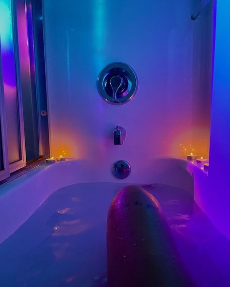 Bath Relax Aesthetic, Night Bath Aesthetic, Bathtime Aesthetic, Self Care Bath, Bath Aesthetic, Aesthetic Bathroom, Apartment Aesthetic, Apartment Bathroom, Room Makeover Inspiration