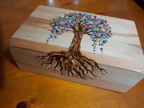 Wood Burned Jewelry Box Design, Wooden Box Diy, Hand Painted Wooden Box, Wood Burning Techniques, Paper Bag Design, Wooden Memory Box, Jewelry Box Design, Wood Burn Designs, Decoupage Decor