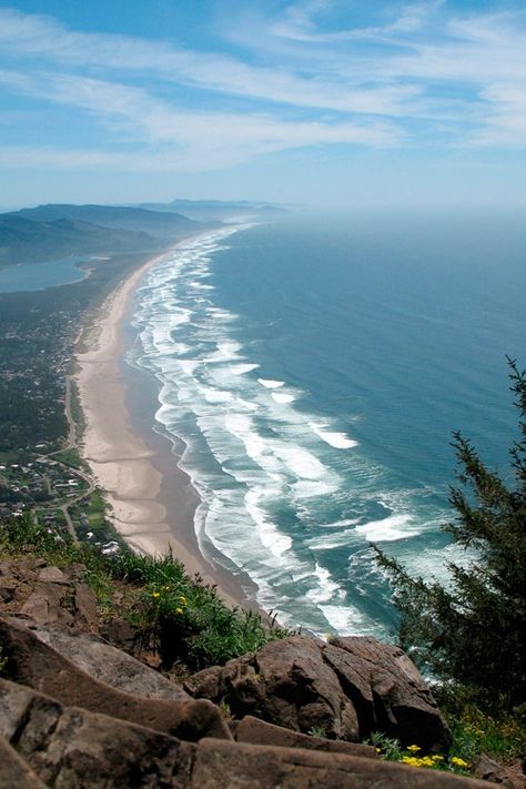 View from Neahkahnie Mountain looking down on Manzanita, Oregon. Beach Environment, Manzanita Oregon, Florence Oregon, Oregon Coastline, Oregon Living, Earth View, Oregon Beaches, Mt Hood, Oregon Travel