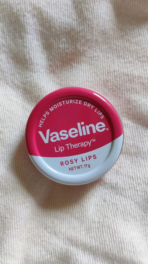 Vaseline Rosy Lips Aesthetic, Rose Vaseline, Vaseline Aesthetic, Cutesy Makeup, Vaseline Body Lotion, Vaseline Lip Balm, Vaseline Rosy Lips, Vaseline Lotion, Aesthetic Tips