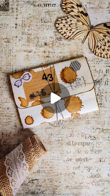 𝚂𝚕𝚊𝚟𝚒𝚌𝚊 🧡 on Instagram: "One more idea for a happy mail folder. 💌 Grab your envelopes and start crafting! 👩‍🎨 ❤️ Write me in the comments do like these mini folders and would you want to see more. 🤗 #paperinabox #penpalletters #penpalinspiration #happymails #happymaillove #happymailswap #snailmailrevival #happymailideas #penpallingcommunity #snailmaillove #scrapbookideas #papervintagelove #penpalwithme #mailart #outgoingmail #penpalcommunity #snailmailrevolution #scrapvintage #vintagemail #vintagepaperephemera #junkjournalofinstagram #collagejournaling #penpalsaroundtheworld #snailmailer #loveforanalogue #onmydesktoday #ephemerapockets #videotutorial #distressink #scrapbookvideo" Cartonnage, Decorating An Envelope, Folder Making Ideas Handmade, Envelope Craft Ideas, Envelope Scrapbook Ideas, Envelope Making Ideas, Mini Scrapbook Ideas, Mini Journal Ideas, Journal Scrapbook Ideas