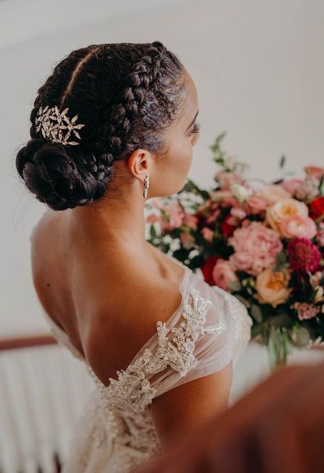 30 Gorgous Wedding Hairstyles for Black Women 2024 Messy Bridal Bun, Afro Wedding Hairstyles, Wedding Hairstyles For Black Women, Natural Bridal Hair, Black Brides Hairstyles, Wedding Hairstyles For Girls, Styles For Natural Hair, Natural Hair Wedding, Hairstyle Updo