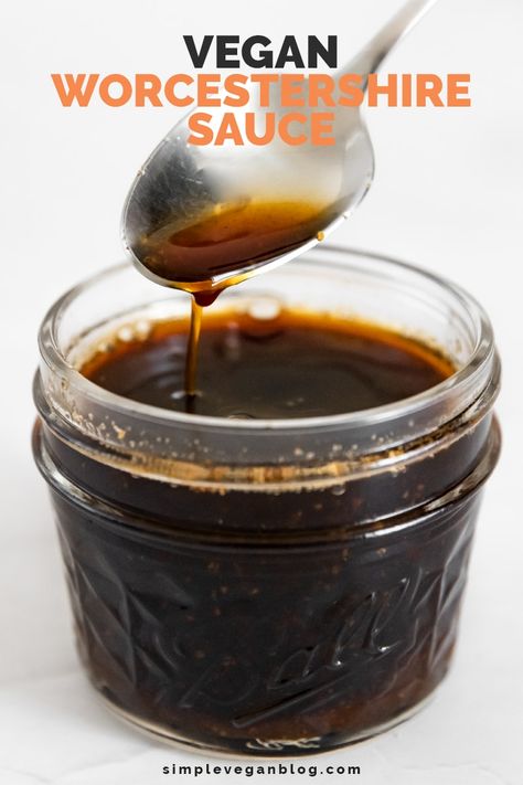 Vegan Worcestershire sauce, flavorful and easy to prepare. It is such a simple recipe that requires 8 ingredients and is made in 20 minutes. #vegan #vegetarian #plantbased #veganworcestershiresauce #vegansauce Worchester Sauce Recipe Vegan, Vegan Worstershire Sauce, Vegetarian Worcestershire Sauce, Vegan Steak Sauce, Kiki Nelson, Vegan Steak Recipe, Wfpb Sauces, Diy Sauces, Worcestershire Sauce Recipes