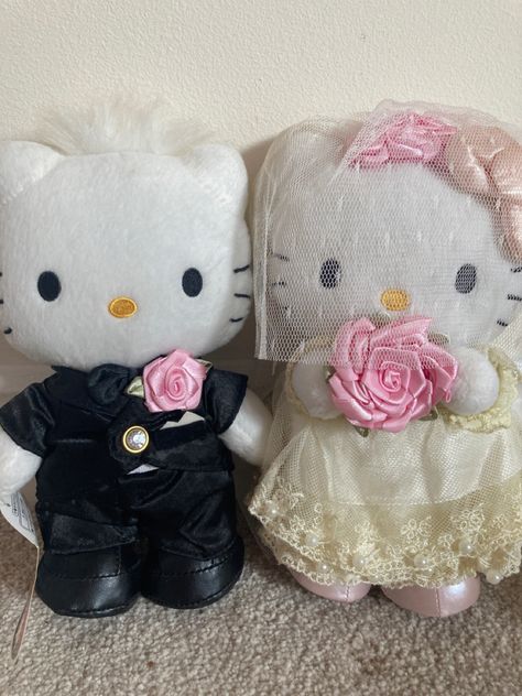 sanrio wedding Sanrio Wedding, Hello Kitty Wedding, Brain Foods, Dear Daniel, Sanrio Stuff, Stuff Animals, Kawaii Room Decor, Hello Kitty Accessories, Pretty Images