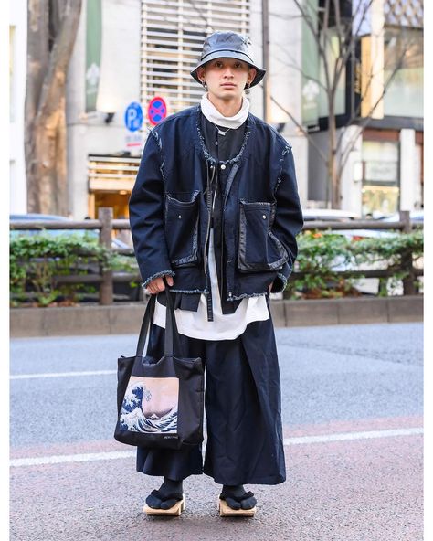 Japanese Street Fashion Men, Reworked Fashion, Japanese Street Wear, Harajuku Hoodie, Japan Fashion Street, Fashion Japanese, Harajuku Fashion Street, Fashion Silhouette, Asian Street Style