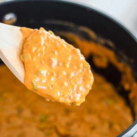 chorizo queso dip Cream Cheese Cheddar Dip, Easy Game Day Food, Chorizo Queso Dip, Queso Chorizo, Queso Dip Crockpot, Dip Crockpot, Cheese Dip Crock Pot, Chorizo Queso, Cheddar Dip