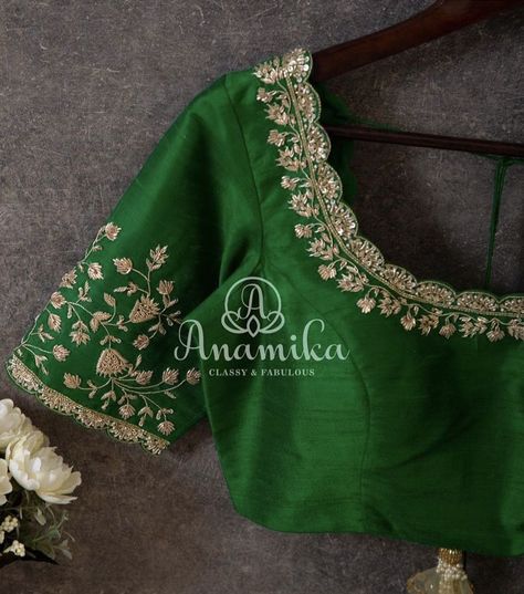 Simple Blouse Embroidery Designs Latest, Green Work Blouse Designs Latest, Maggam Work For Green Blouse, Simple Maggam Design, Mashin Embroidery Design Blouse, Work On Green Blouse, Green Blouse Work Designs, Simple Blouse Maggam Designs, Maggam Designs For Blouses