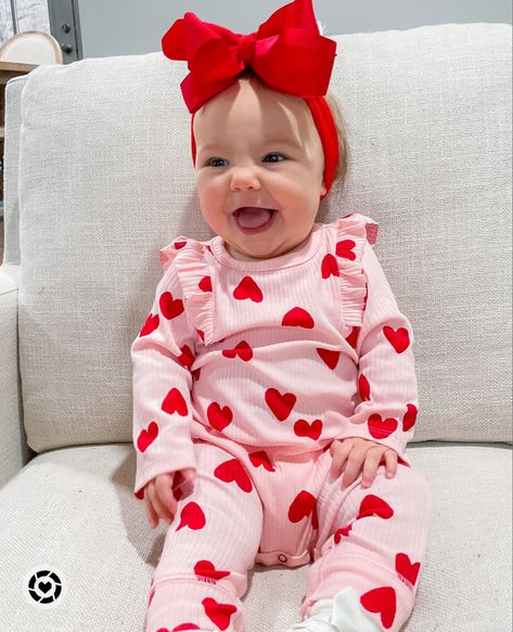 Valentines Baby And Mommy, Toddler Girl Valentines Day Outfit, Baby Girl Valentines Day, Baby Girl Valentines Day Outfit, Valentines Baby Outfit, Scenario Ideas, Newborn Valentines Outfit, Baby Girl Valentine’s Day Shoot, Valentines Minis