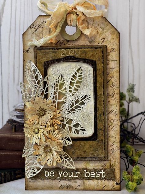 Tim Holtz Etcetera Gift Tag by Jan Hobbins / Sizzix Blog - The Start of Something You® Card Making Ideas Easy, Layered Cards, Timmy Time, Tim Holtz Tags, Tim Holtz Dies, Art And Craft Ideas, Aesthetic Diy, Tim Holtz Cards, Floral Banners