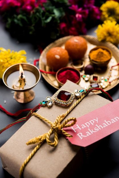 Rakhi Asethic, Rakhshanda Photo, Raksha Bandhan Ka Photo, Rakhi Shoot Ideas, Rakhi Photoshoot Ideas, Rakhshabandhan Poses, Rakhi Photography Ideas, Raksha Bandhan Aesthetic, Rakhi Photos