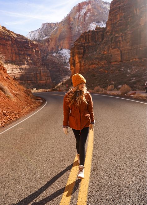 Zion National Park Photoshoot, Zion Picture Ideas, Zion National Park Outfit, Zion Photoshoot, Roadtrip Pictures, Camping Fits, Hiking Picture Ideas, Utah Pictures, Utah Roadtrip