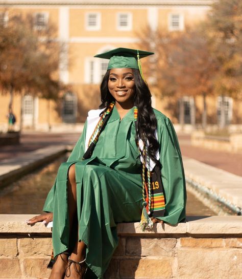 Latina Graduation, Lady Etiquette, Graduation Goals, Engineer Girl, Grad Portraits, Grad Shoot, Graduation Photography Poses, Graduation Picture, Graduation Picture Poses