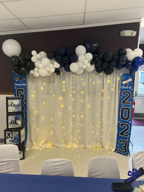 Graduation Decor Diy, Graduation Class Decorations, Grad Photo Booth Ideas, Graduation Booth Ideas, Photo Booth Graduation Party, Decoration Idea For College Fest, Graduation Party Ideas Photo Booth, Decoration Theme For College Fest, Graduation Party Backdrop Ideas Diy Photo Booth