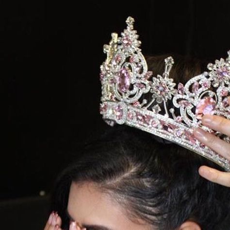 Pageants Aesthetics, Pageant Girl Aesthetic, Pageant Queen Aesthetic, Prom Queen Aesthetic, Beauty Pageant Aesthetic, Pageant Quotes, Princess Attitude, Beauty Head Shots, Pageant Aesthetic