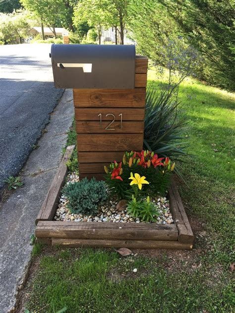 modern wood mailbox - Yahoo Image Search Results Rock Around Mailbox Ideas, Modern Mailbox Ideas Curb Appeal, Farmhouse Mailbox Ideas, Modern Mailbox Ideas, Modern Mailbox Diy, Farmhouse Mailboxes, Modern Mailbox Design, Barndo House, Mailbox Planter