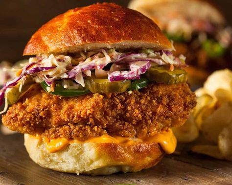 Fried Chicken Burger Recipe, Buttermilk Chicken Burger, Chicken Burger Recipe, Recipe Air Fryer, Crispy Chicken Burgers, Fried Chicken Burger, Air Fryer Fried Chicken, Chicken Burgers Recipe, Spicy Chicken Sandwiches