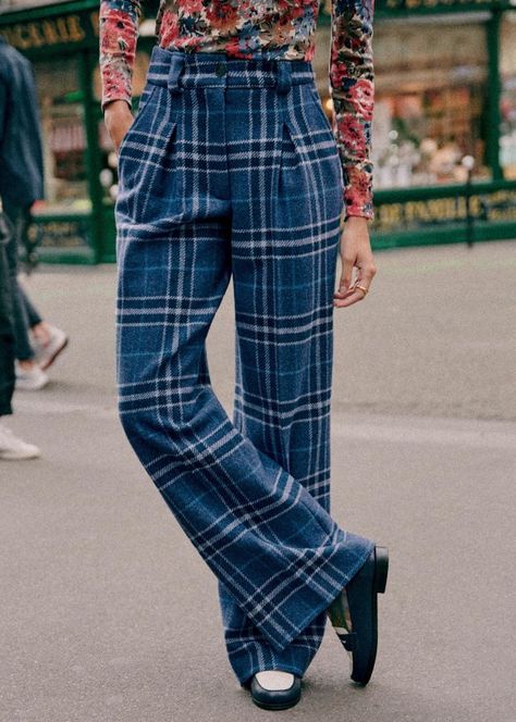 Paris Mode, Pantalon Large, Plaid Pants, Mode Inspo, Daily Dress, Mode Inspiration, Amelie, Librarian, Parisian Style