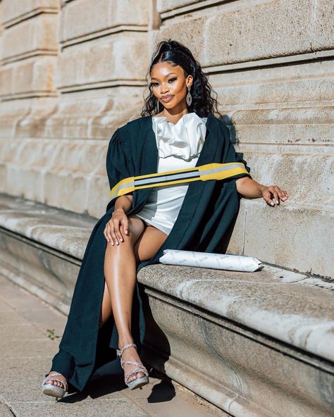 House of Zwide star actress Shalate Sekhabi puts on her father's gown on graduation day at Wits University. Graduation Day Pictures, Wits University, Kaizer Chiefs, Like Father Like Daughter, University Graduate, Star Actress, Day Pictures, Graduation Gown, Dramatic Arts