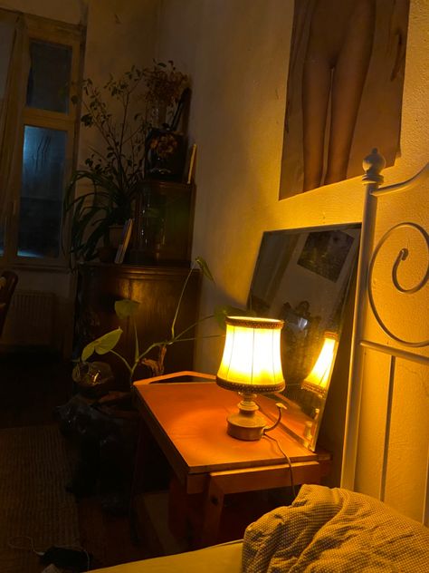 Aesthetic cozy room bedside table vintage lamp Bedside Lamp Aesthetic, Aesthetic Cozy Room, Room Bedside Table, Lights Aesthetic, Vintage Bedside Table, Red Lamp, Aesthetic Cozy, Aesthetic Books, 70s Aesthetic