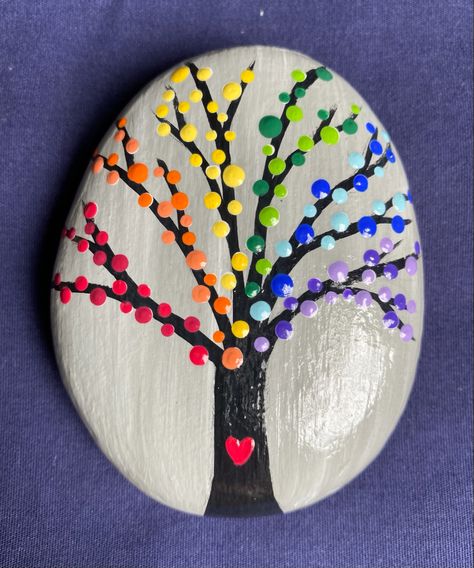 Painted Rocks Trees Ideas, Simple Painted Rocks Ideas, Simple Rock Designs, Rock Painting Inspiration, Painted Rocks Ideas Easy Flowers, Fun Rock Painting Ideas, Painted Rock Garden Ideas, Spring Painted Rocks, Cool Rock Painting Ideas Easy