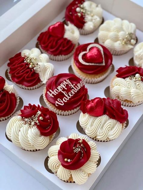 Individual Valentine Charcuterie Box Ideas, White And Red Cupcakes, Valentines Day Cake Ideas Creative, Valentines Day Cupcakes Ideas Creative, Payday Cupcakes, Mini Valentines Day Cakes, Valentine Mini Cakes Ideas, Valentines Dessert Ideas Fancy, Valentines Cake Ideas Creative