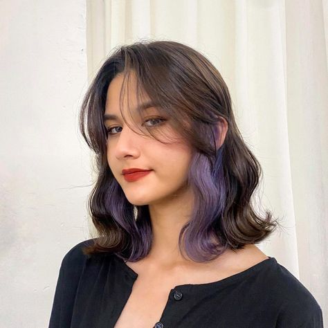 Purple In Hair Subtle, Lilac Hair Peekaboo, Peekaboo Hair Streak, Purple Dip Dye Hair Black, Undercolor Hair Purple, Purple Hair Subtle, Undercolor Hair Ideas Purple, Mid Length Dyed Hair, Dark Purple Lowlights In Blonde Hair