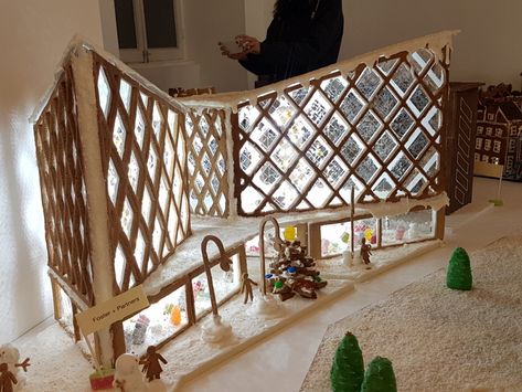 gingerbread house Space Gingerbread House, Architectural Gingerbread House, Gingerbread House Modern, Modern Gingerbread House Ideas, Gingerbread House Architecture, Modern Gingerbread House, Gingerbread City, Gingerbread Architecture, Gingerbread House Pictures