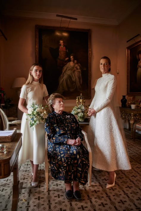 26 Years, Two Weddings, One Couple: India Hicks and David Flint's English Nuptials Are Followed By An Intimate Island Ceremony - Over The Moon Civil Union Dress, India Hicks Style, Diana Haircut, Christian Wedding Gowns, India Hicks, Harbour Island, Study Photography, Second Weddings, Tiered Wedding Cake