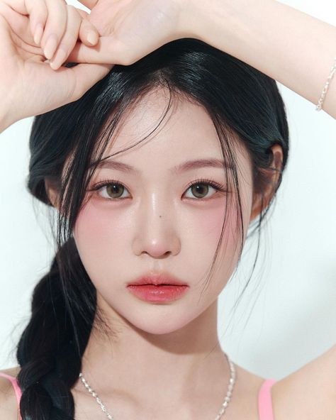 🍓 | Instagram Warm Tone Makeup, Makeup Looks Prom, Makeup Layout, Asian Makeup Tutorials, Korean Makeup Tutorials, 얼굴 드로잉, Casual Makeup, Ethereal Makeup, 사진 촬영 포즈