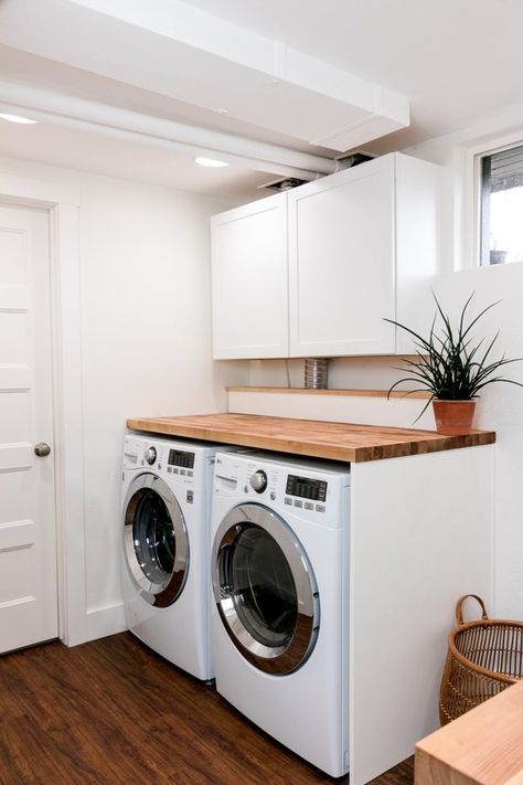 Diy Laundry Room Makeover, Laundry Room Countertop, Laundry Room Storage Shelves, Small Laundry Room Organization, Room Storage Diy, Laundry Room Layouts, Laundry Room Renovation, Door Diy, Laundry Room Remodel