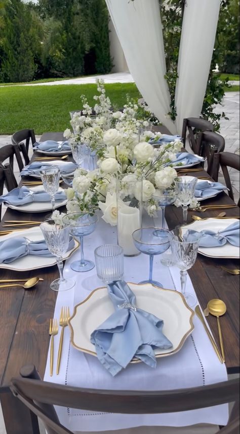 Blue Plates Table Setting Wedding, Dusty Blue Plates, Table Blue Decoration, Blue Themed Table Setting, Light Blue And Gold Table Setting, Blue Table Settings Party, Blue Hydrangea Party Theme, Blue Table Decorations Party, Blue Themed Grad Party